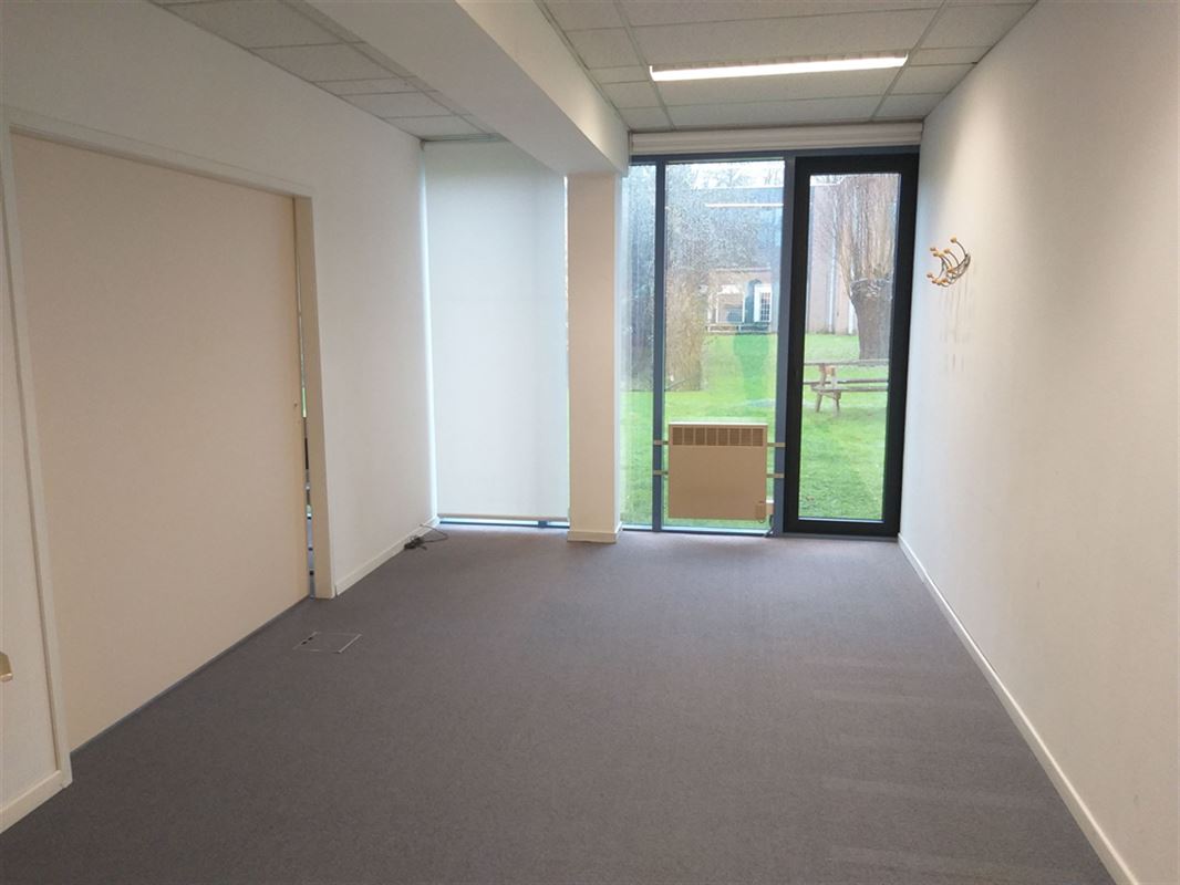 Foto 9 : Burelen te 8500 KORTRIJK (België) - Prijs € 576