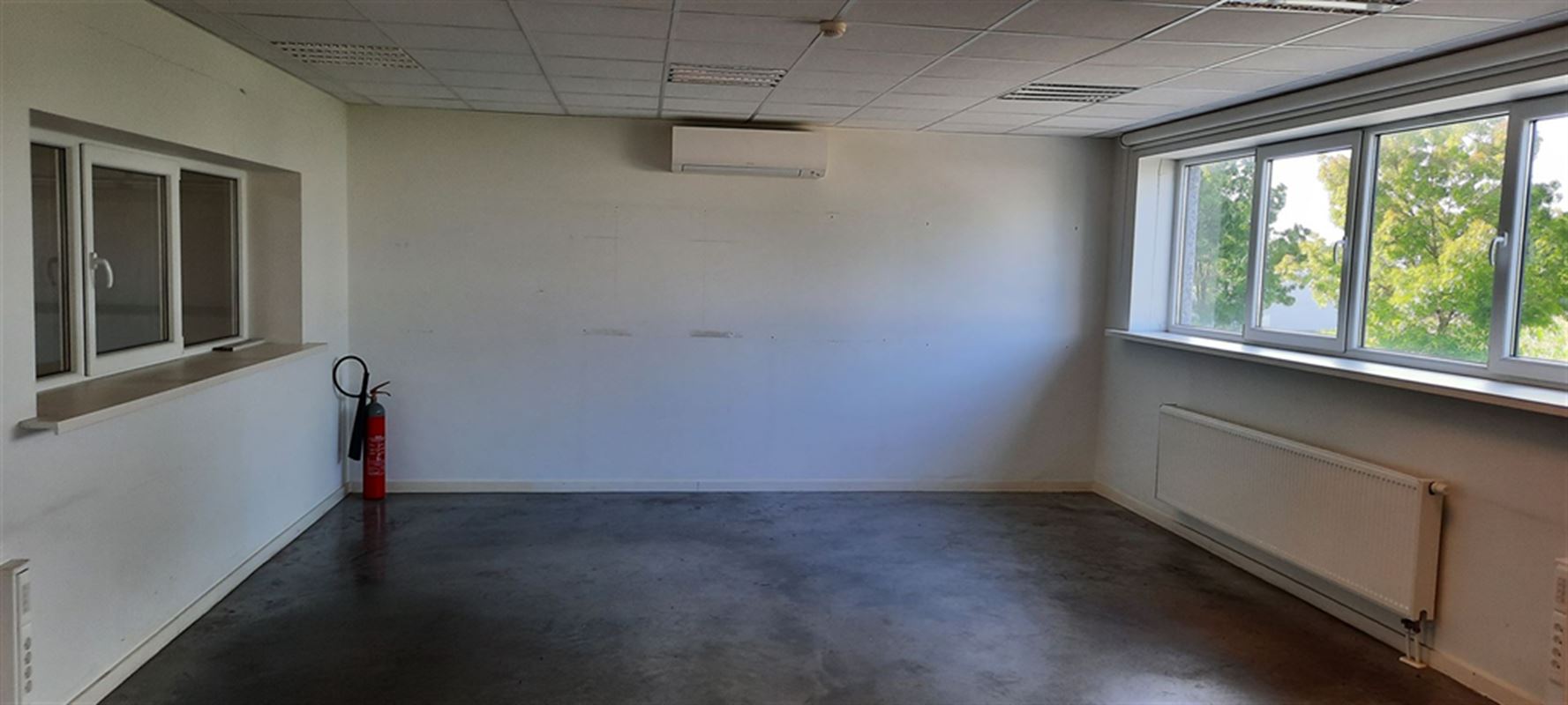 Foto 9 : Bedrijfsgebouwen te 9940 EVERGEM (België) - Prijs € 8.050